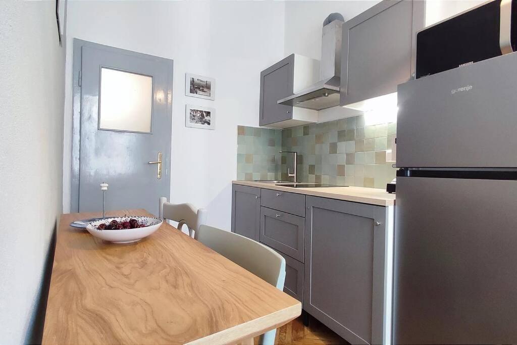 Isac 15 Central Apartment Cluj-Napoca Ngoại thất bức ảnh